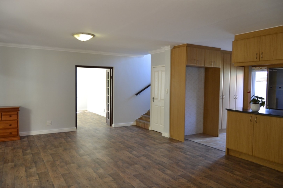 To Let 5 Bedroom Property for Rent in Heritage Park Western Cape
